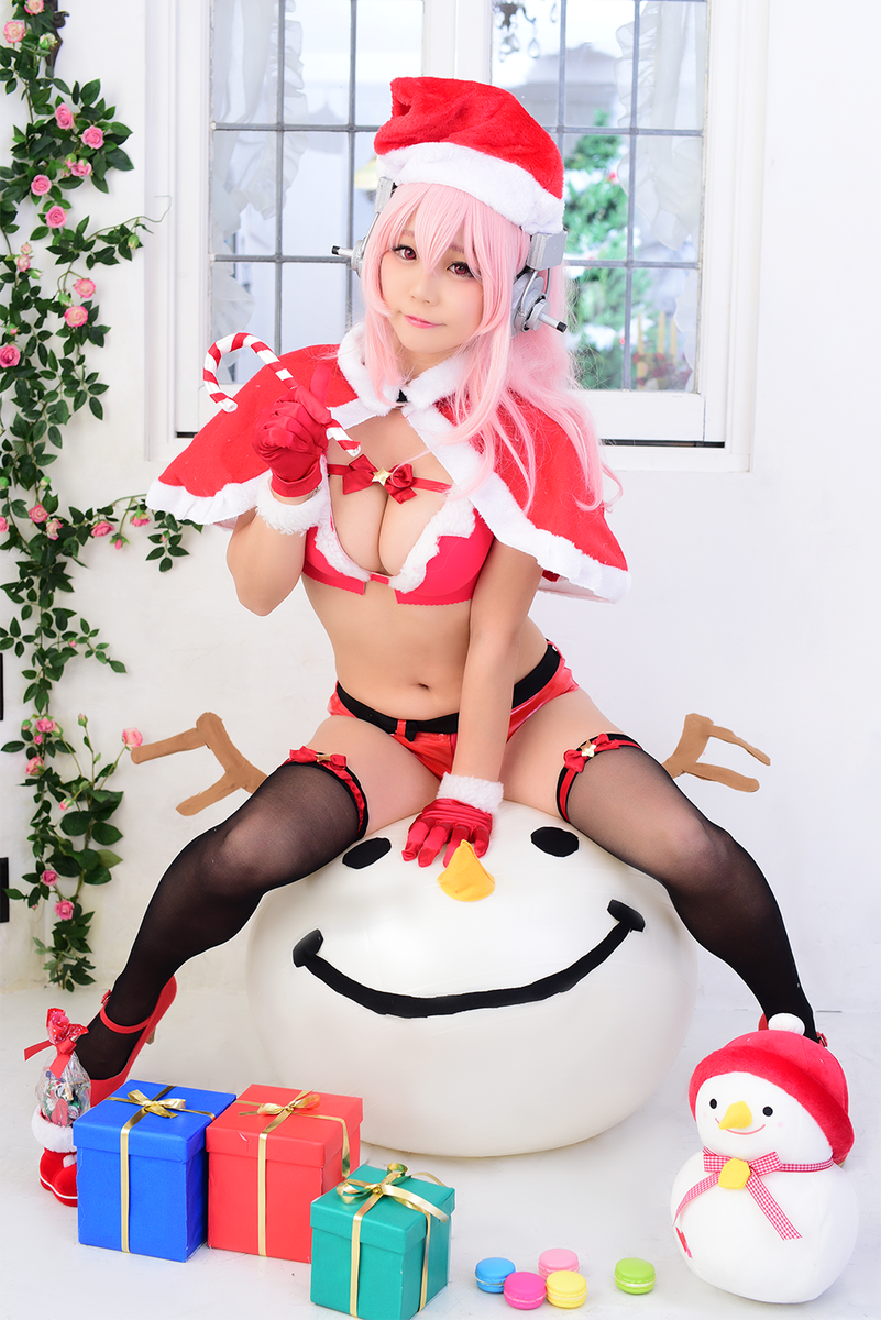 Celebrate Christmas Early With This Super Sonico Cosplay 1