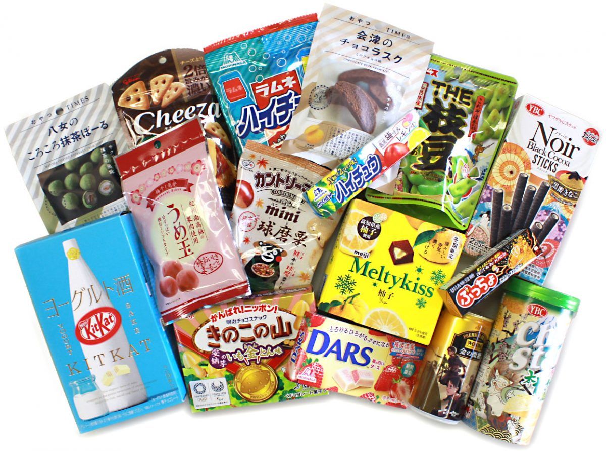 Enjoy All These Japanese Snacks In The Deluxe Box!