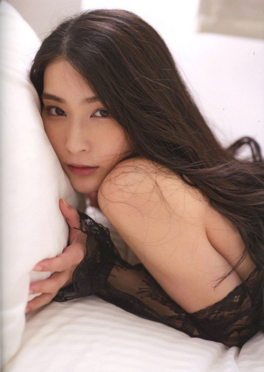 On The Bed With Suzu